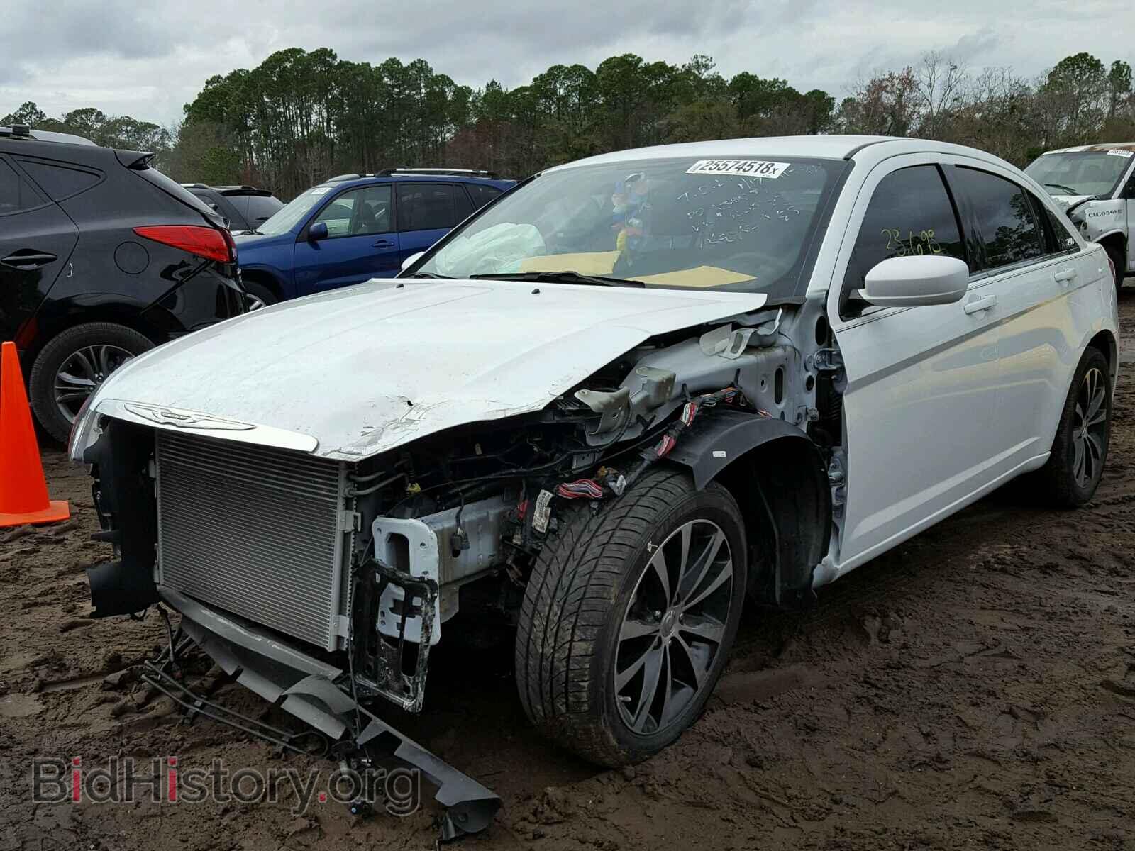 2014 CHRYSLER 200 - VIN: 1C3CCBBG4EN186859 - Фото 2