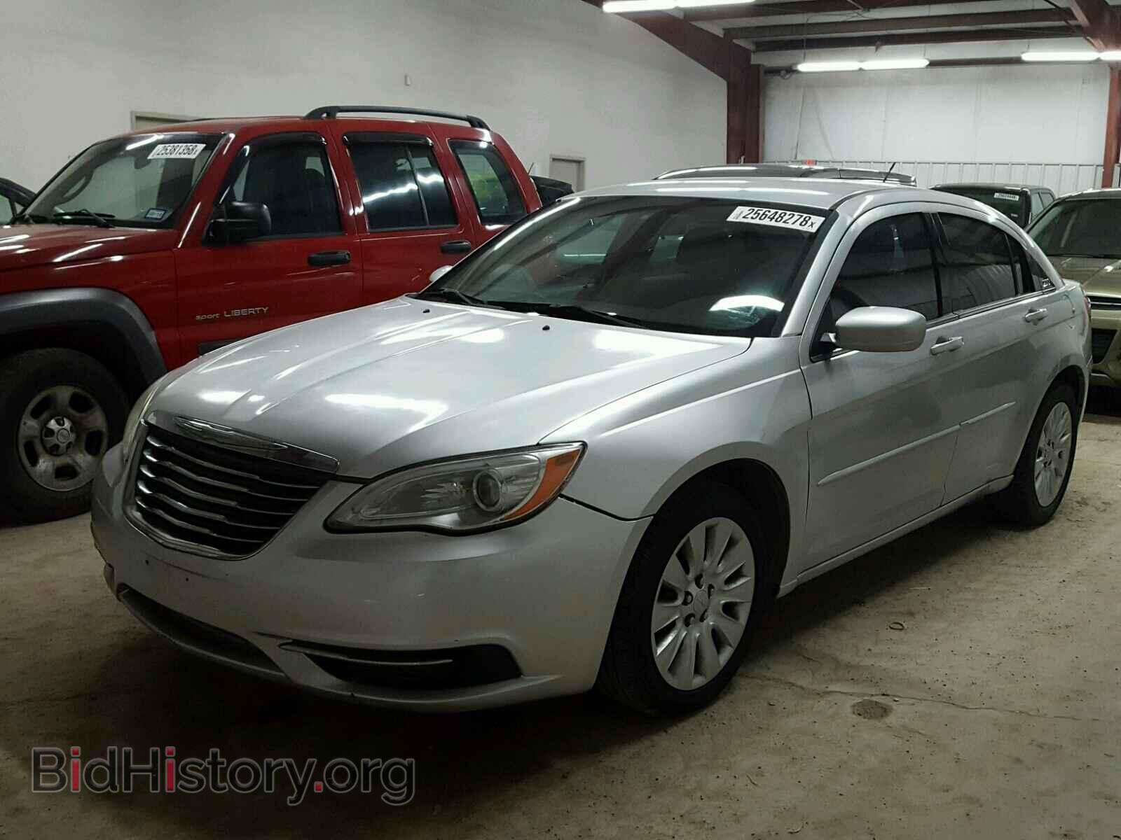 2012 CHRYSLER 200 - VIN: 1C3CCBAG3CN316810 - Фото 2