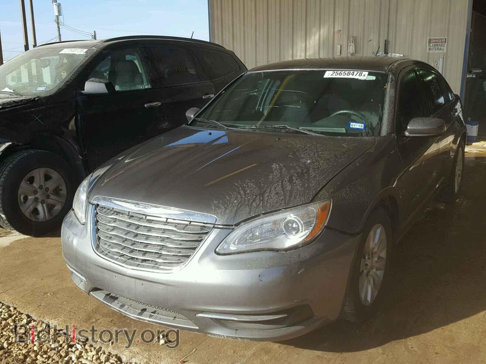 2012 CHRYSLER 200 - VIN: 1C3CCBAB3CN320229 - Фото 2