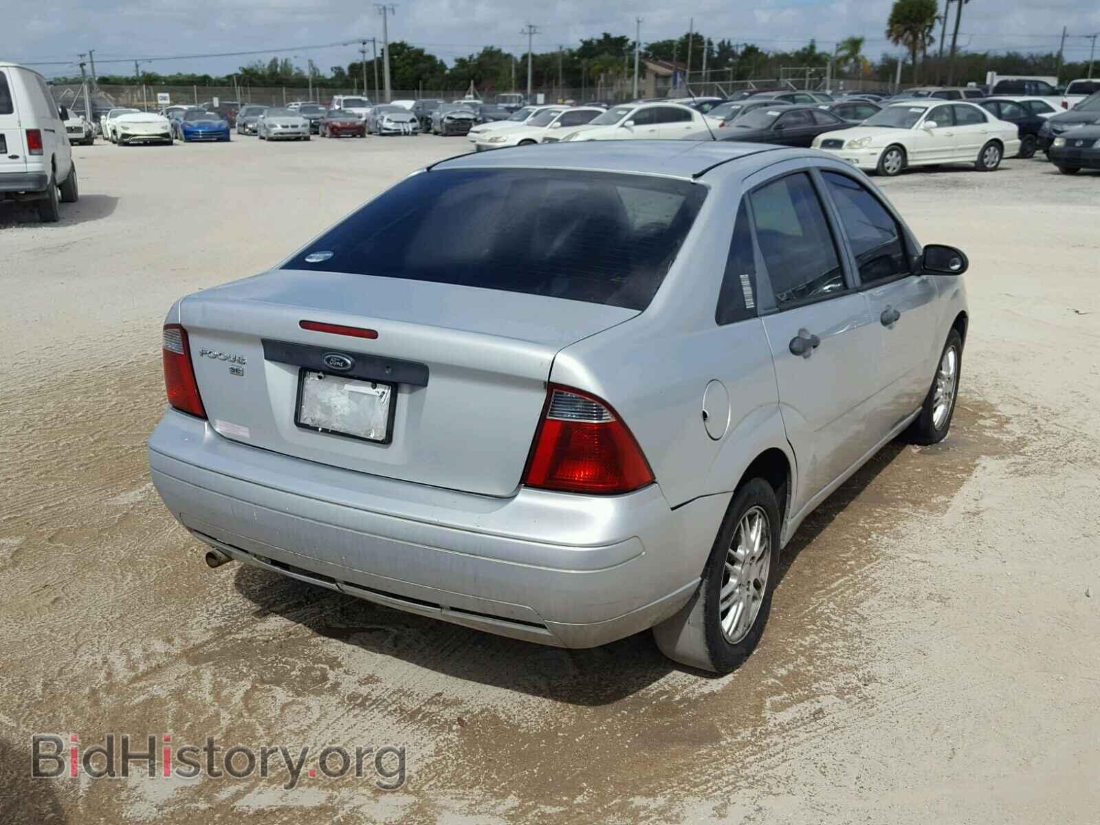 2007 FORD FOCUS - VIN: 1FAHP34N87W165975 - Фото 4