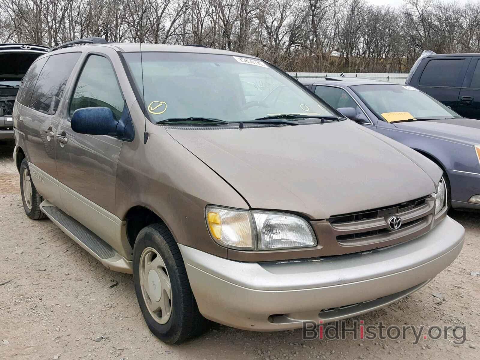 Photo 4T3ZF13C8WU041434 - TOYOTA SIENNA LE 1998