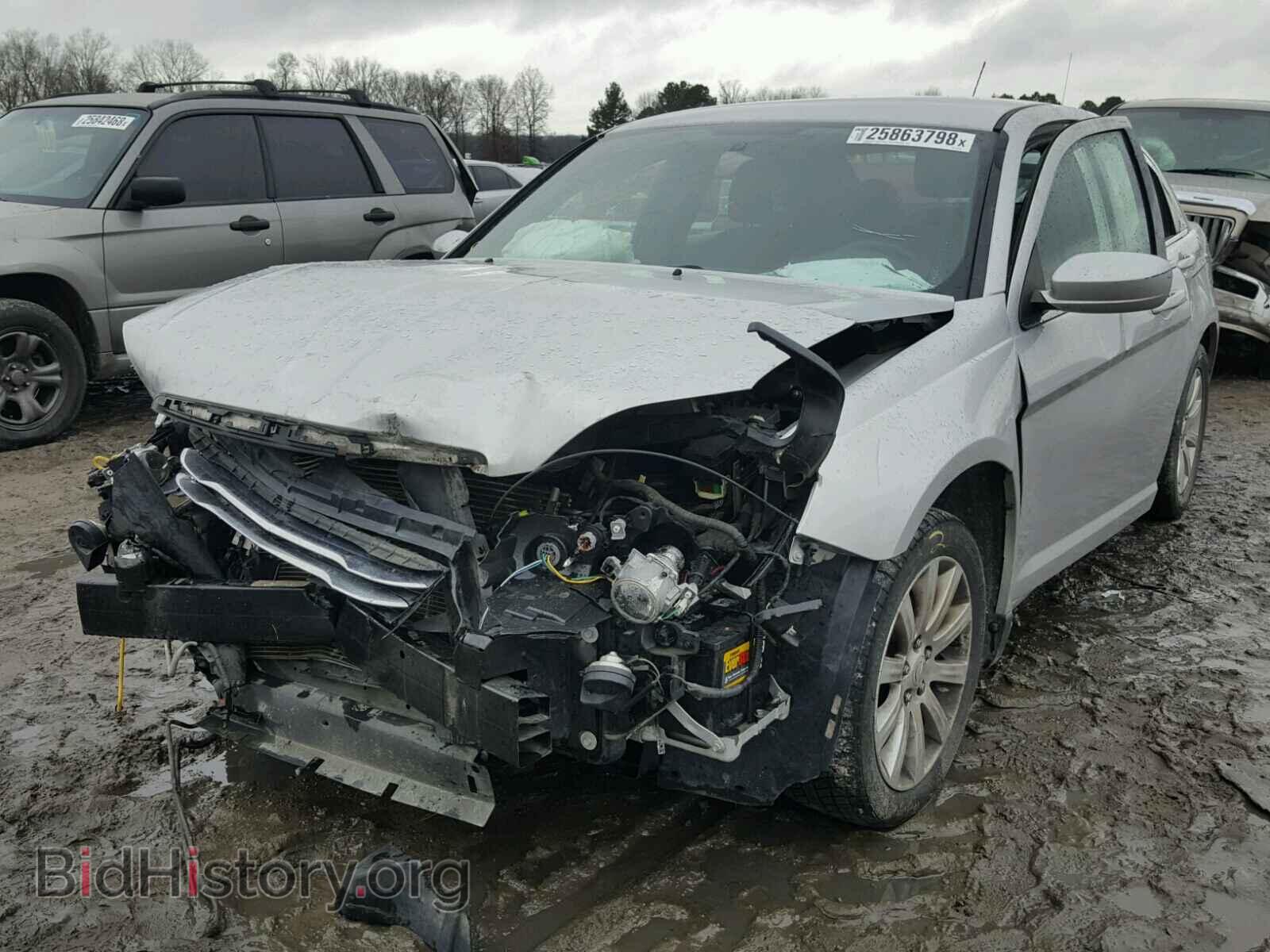 2011 CHRYSLER 200 - VIN: 1C3BC1FB1BN535329 - Фото 2
