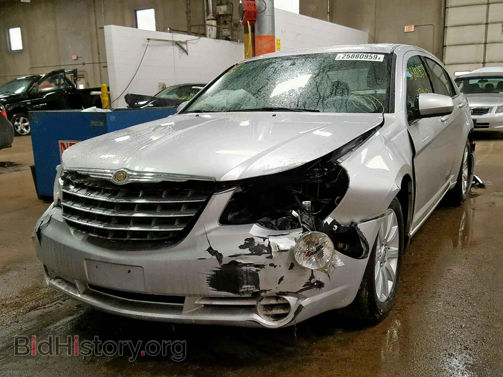 2010 CHRYSLER SEBRING - VIN: 1C3CC5FB7AN229908 - Фото 2