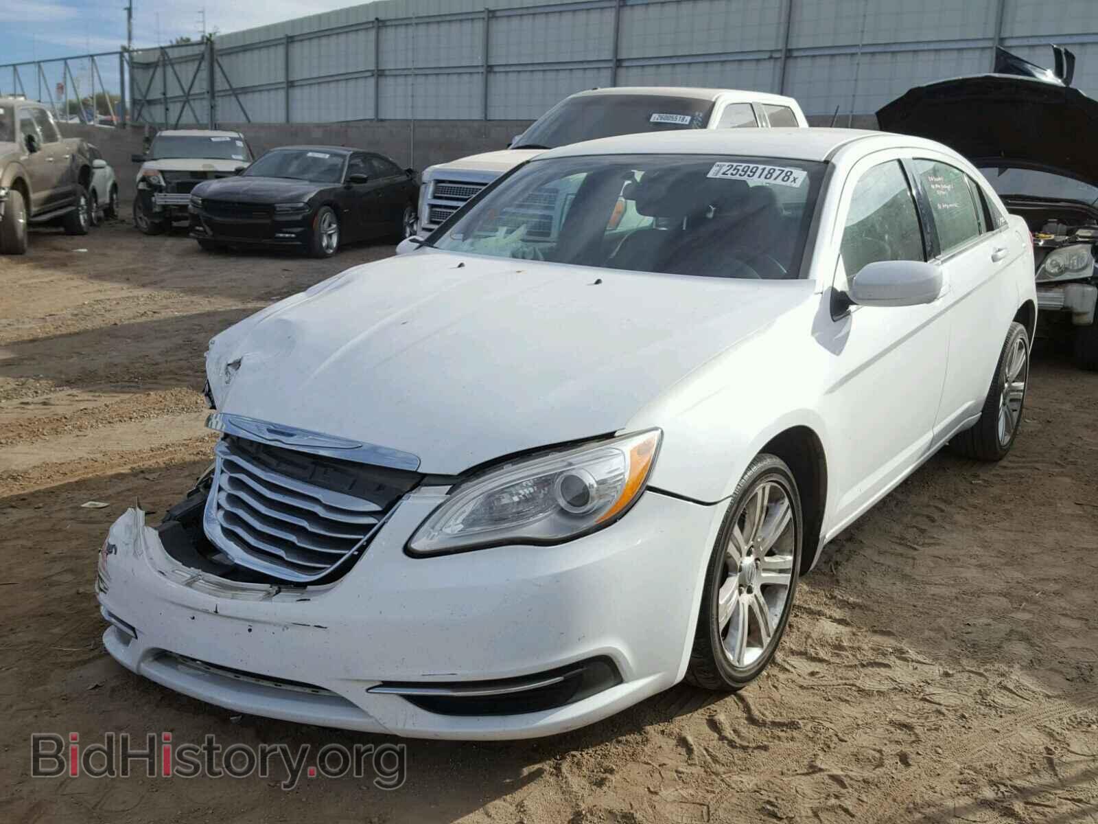 2013 CHRYSLER 200 - VIN: 1C3CCBABXDN670250 - Фото 2