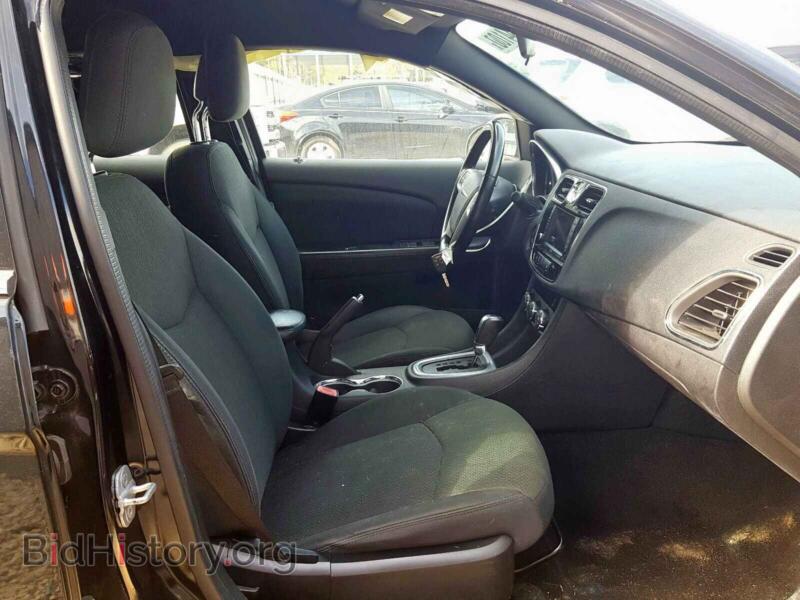 2011 Chrysler 200 (VIN 1C3BC1FB2BN625590) — фото 5 из 10