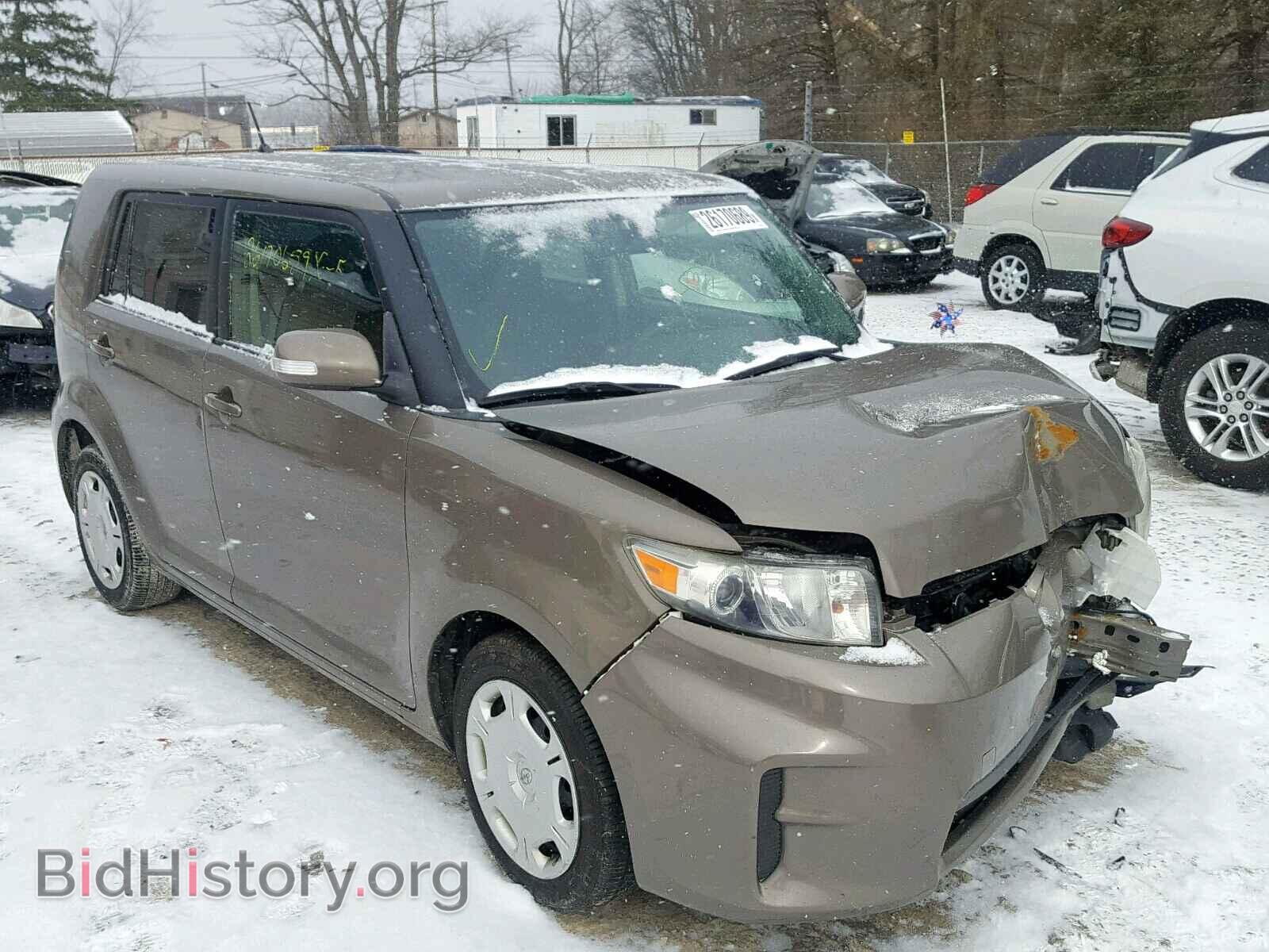 Photo  - TOYOTA SCION 2012