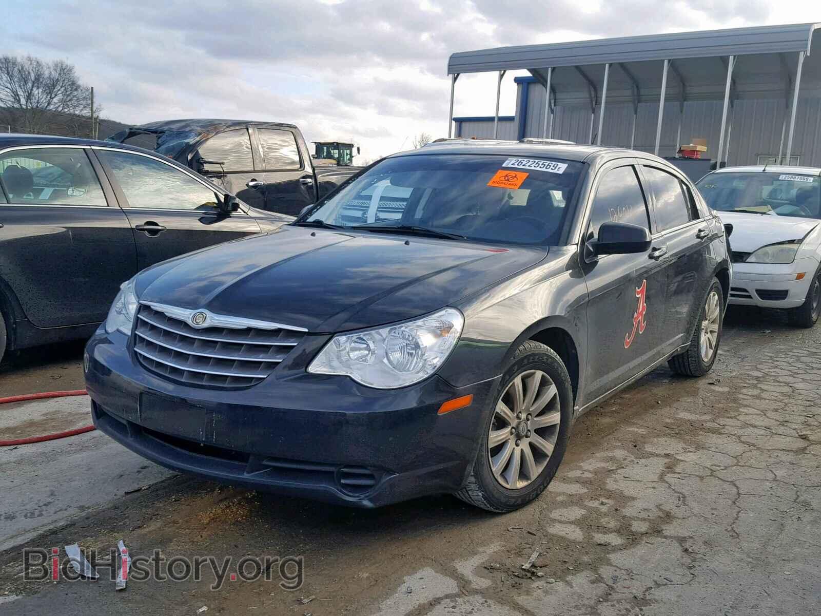 2010 CHRYSLER SEBRING - VIN: 1C3CC5FB4AN191070 - Фото 2