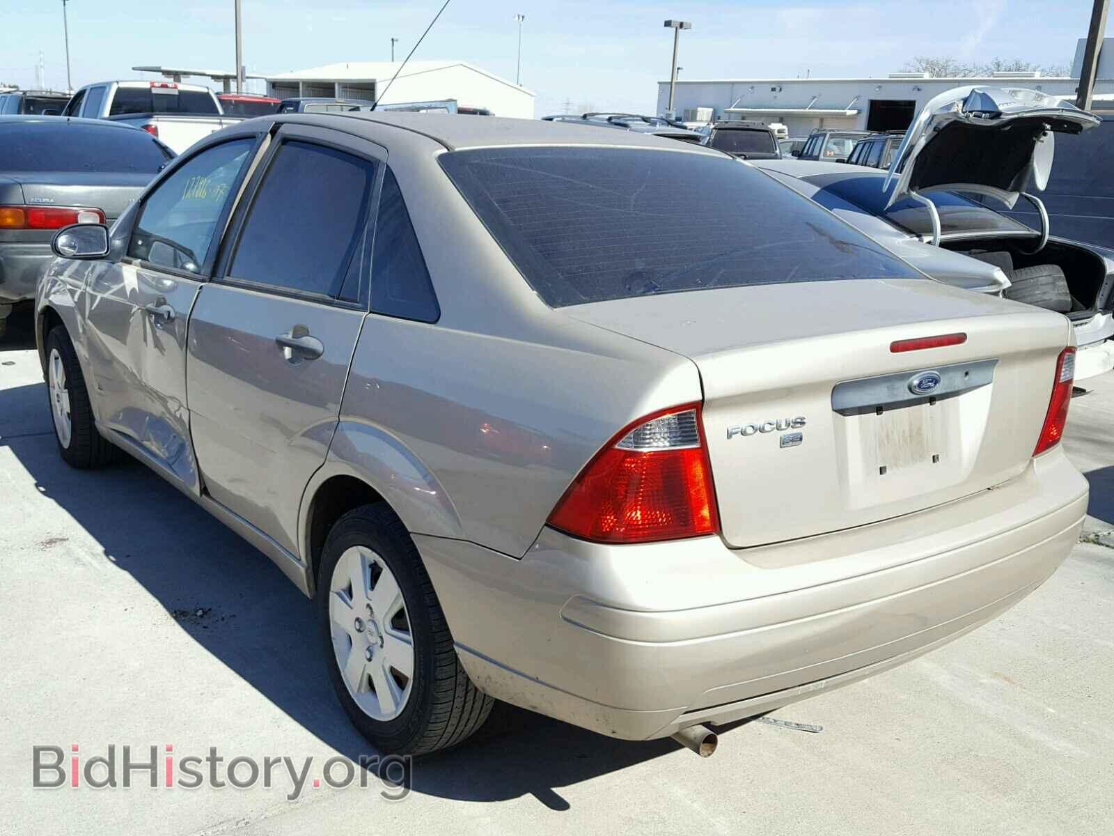 2007 FORD FOCUS - VIN: 1FAHP34N77W142882 - Photo 3