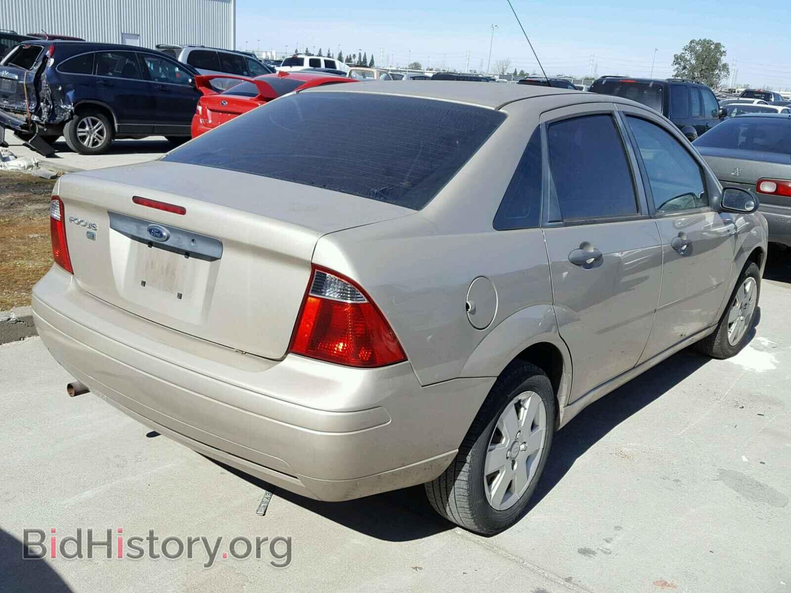 2007 FORD FOCUS - VIN: 1FAHP34N77W142882 - Photo 4