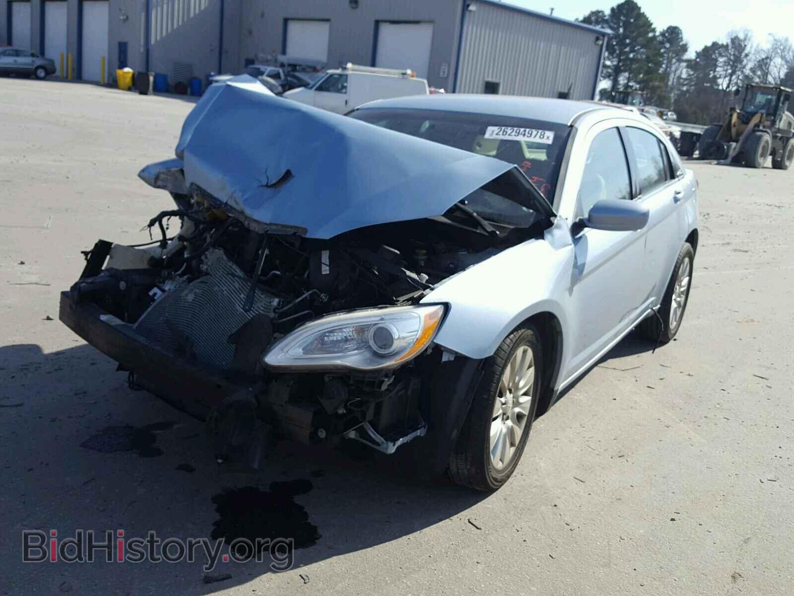 2013 CHRYSLER 200 - VIN: 1C3CCBAG3DN727223 - Фото 2