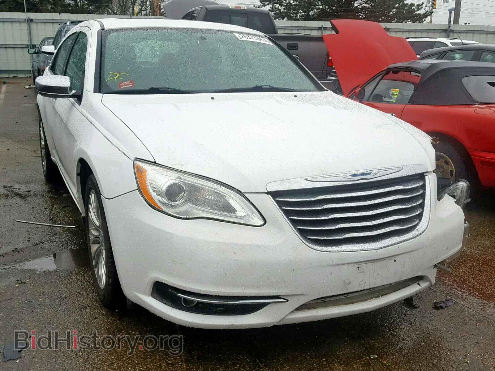 Photo  - CHRYSLER 200 2011