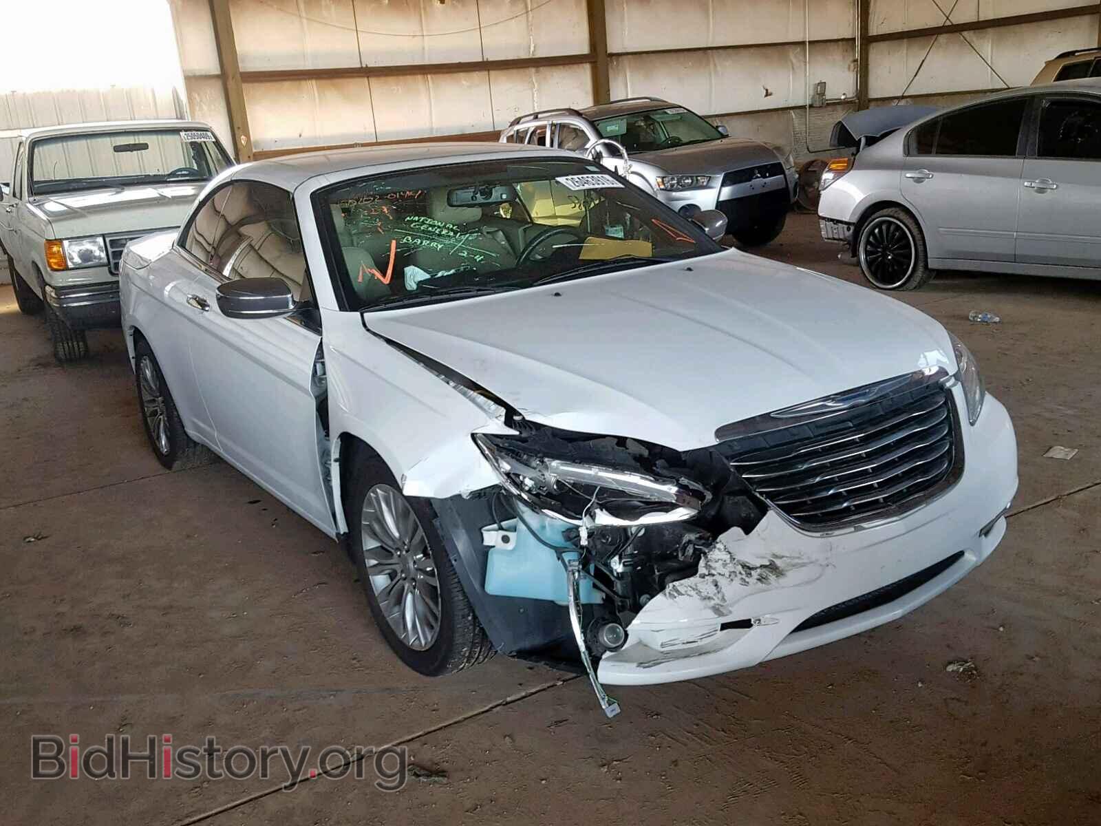 Photo  - CHRYSLER 200 2013