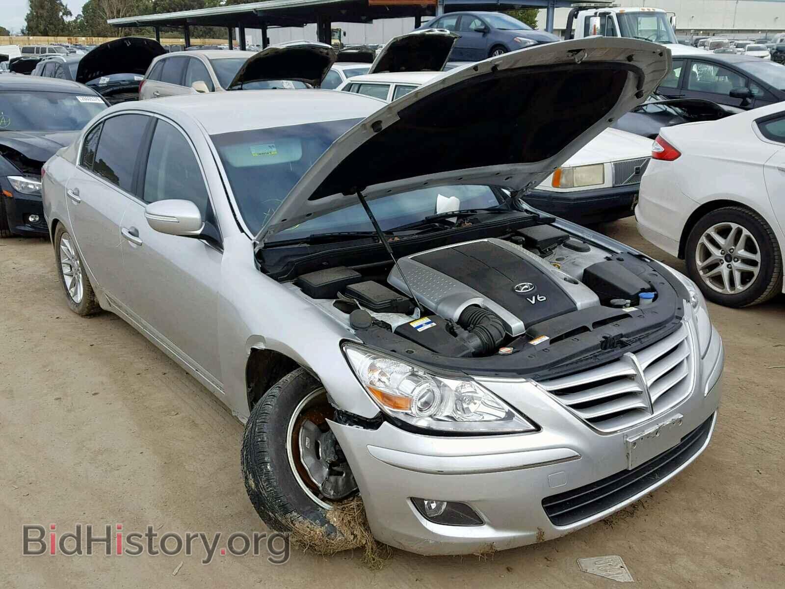 Photo  - HYUNDAI GENESIS 2011