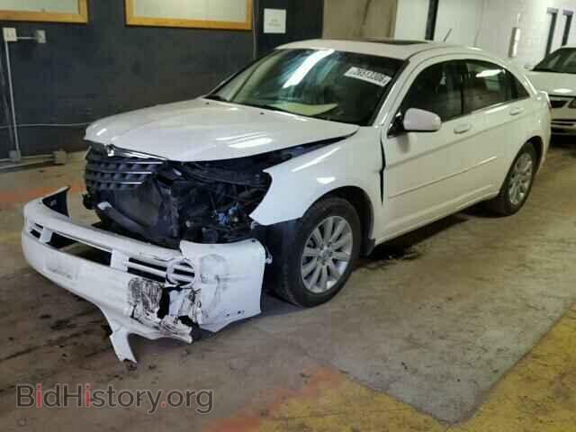 2010 CHRYSLER SEBRING - VIN: 1C3CC5FD9AN199697 - Фото 2
