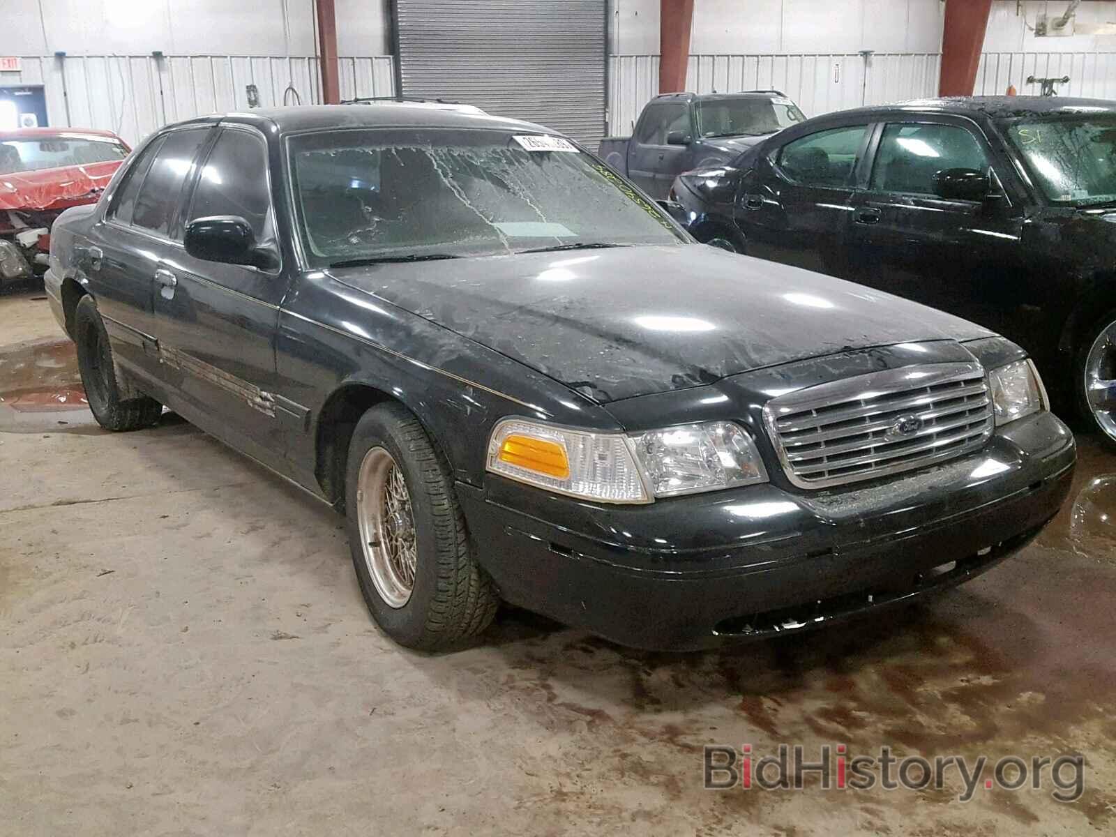 Photo 2FAFP74W5YX105861 - FORD CROWN VIC 2000