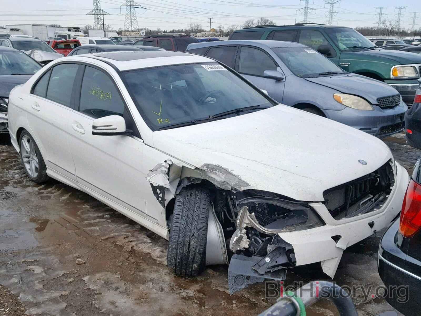 Photo WDDGF8AB7DG045385 - MERCEDES-BENZ C CLASS 2013