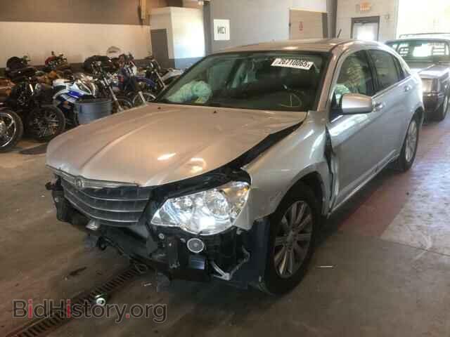 2010 CHRYSLER SEBRING - VIN: 1C3CC5FB8AN223812 - Фото 2
