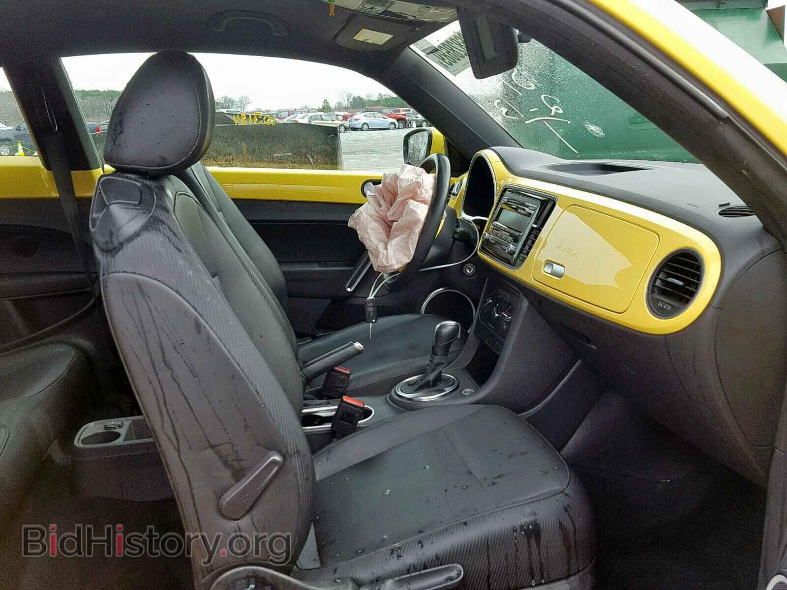 2013 VOLKSWAGEN BEETLE - VIN: 3VWJX7AT4DM637541 - Фото 5