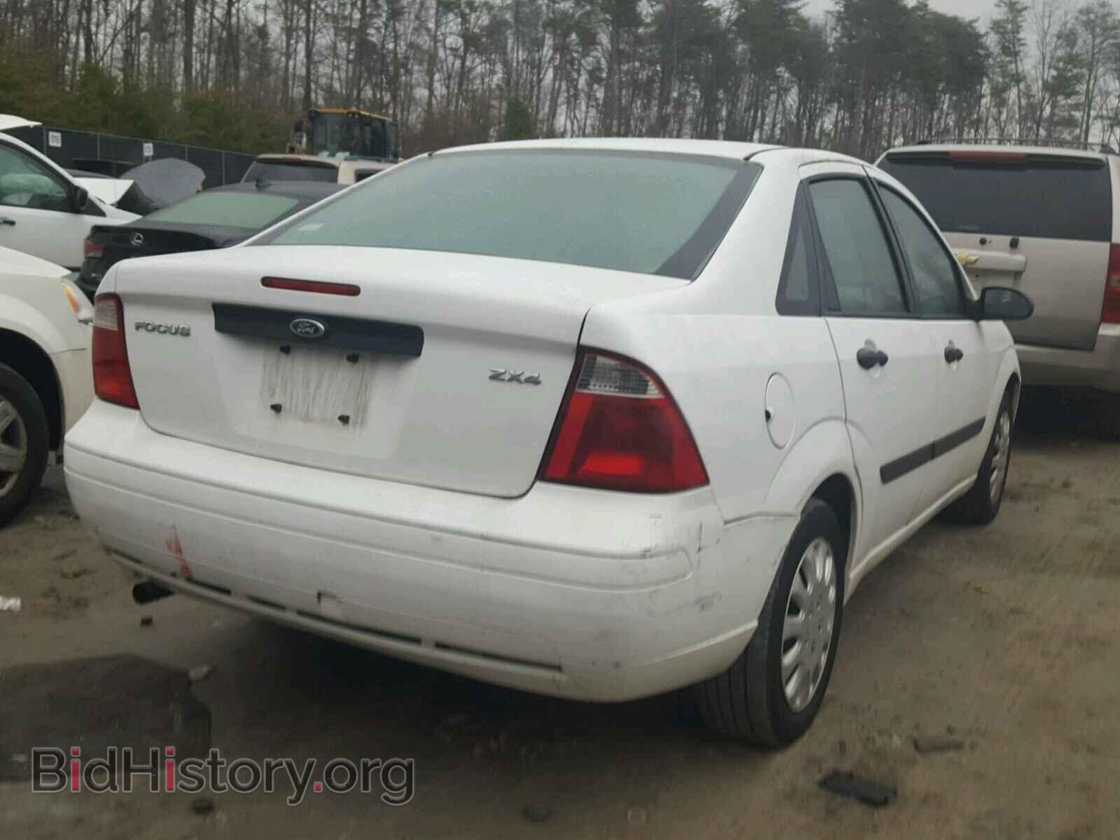 2005 FORD FOCUS - VIN: 1FAFP34N85W129921 - Photo 4