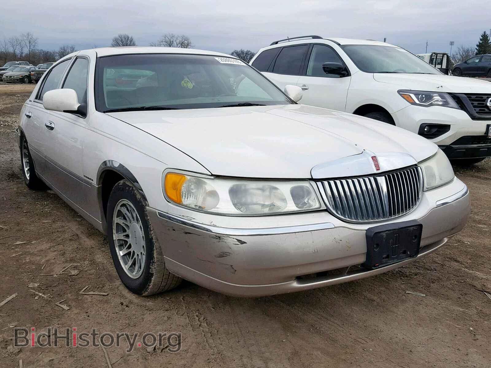 Photo 1LNHM82W01Y723904 - LINCOLN TOWNCAR 2001