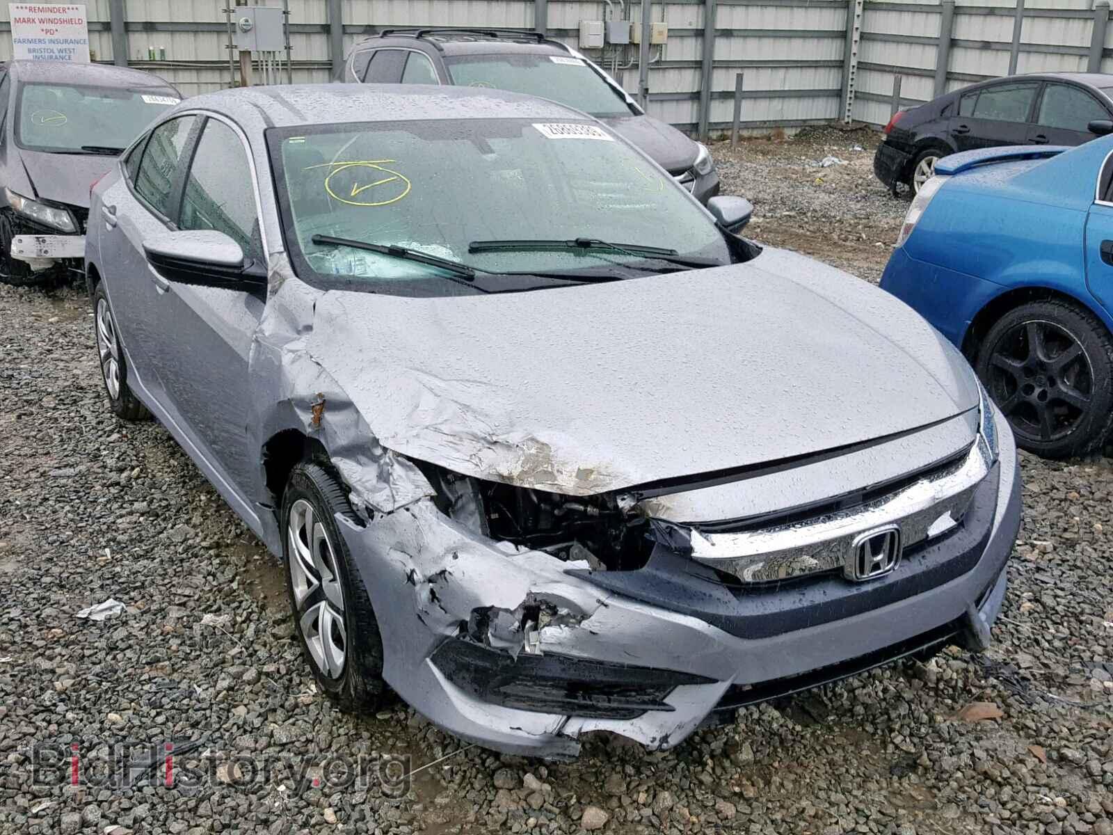 Photo 19XFC2F55JE038400 - HONDA CIVIC LX 2018