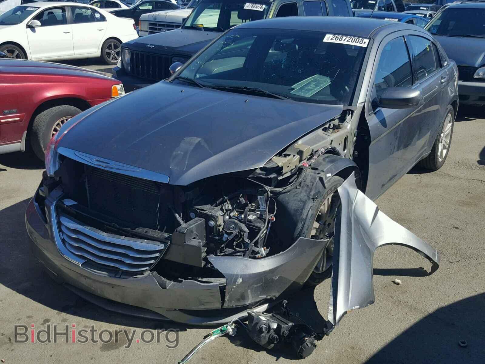 2013 CHRYSLER 200 - VIN: 1C3CCBBB0DN570186 - Фото 2