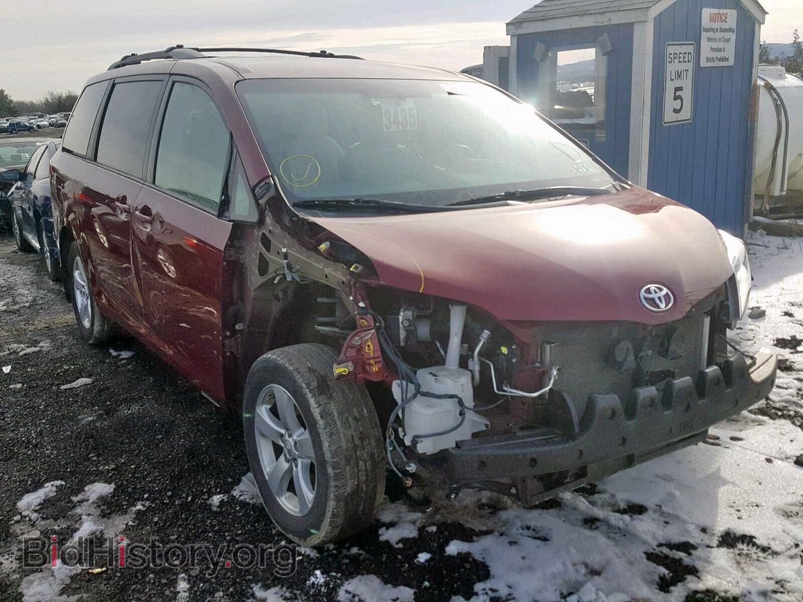 Photo 5TDKK3DC8DS387148 - TOYOTA SIENNA LE 2013