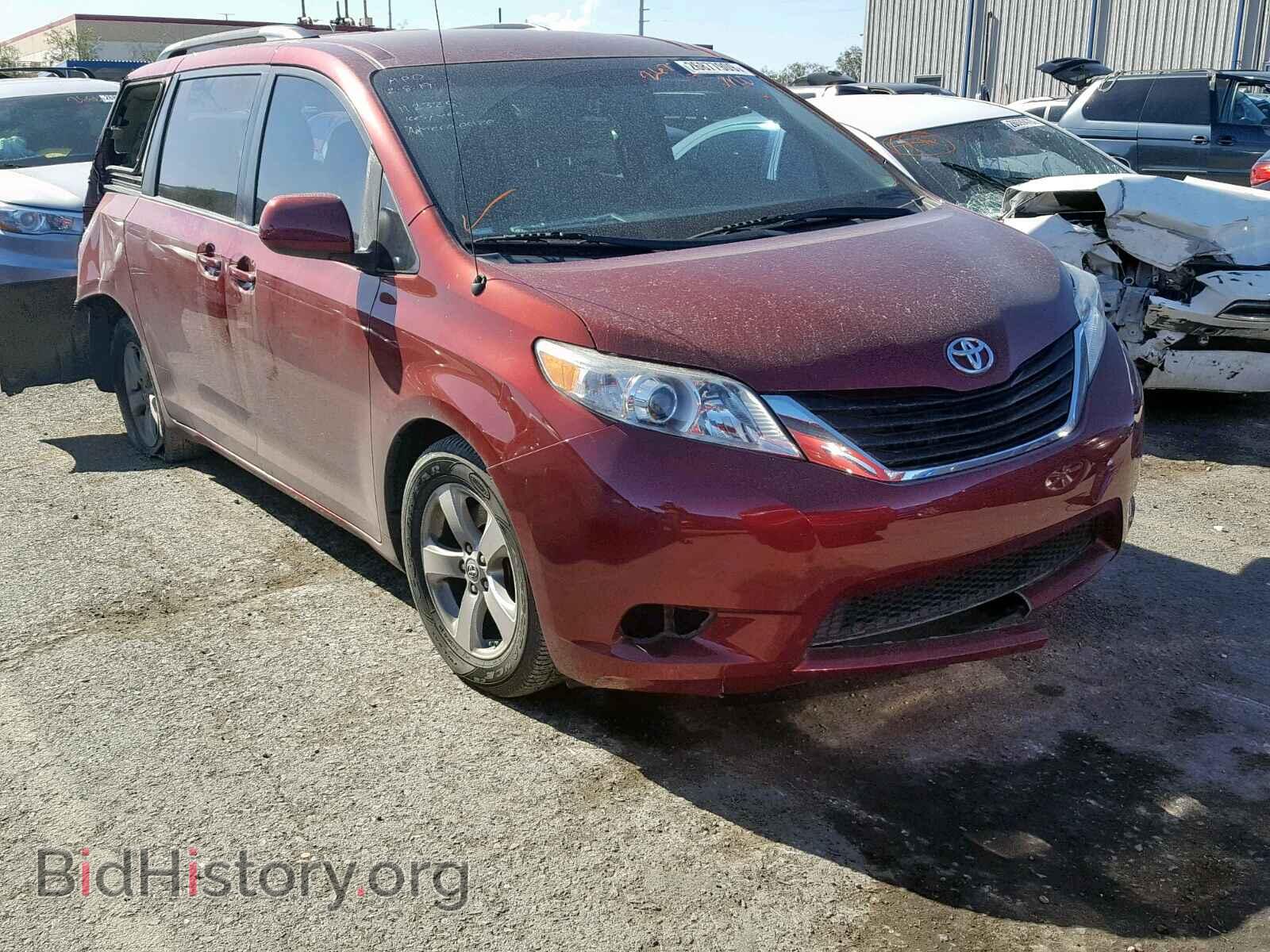 Фотография  - TOYOTA SIENNA LE 2011
