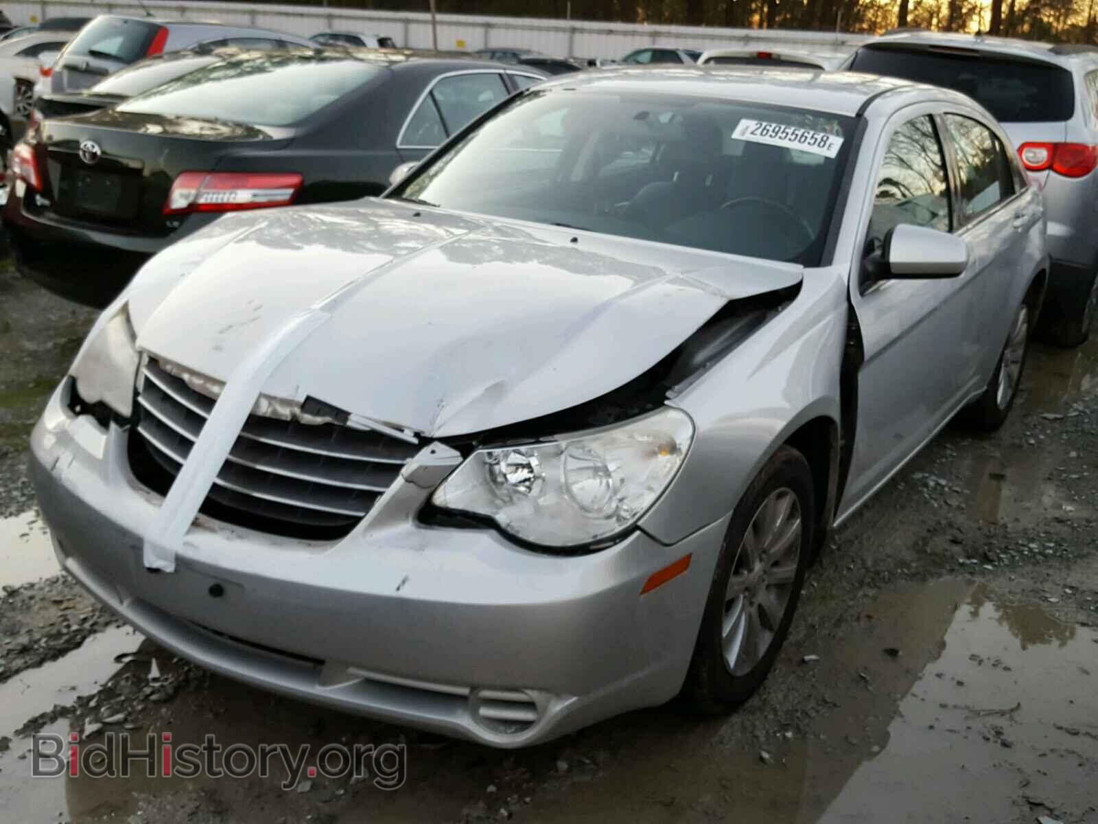 2010 CHRYSLER SEBRING - VIN: 1C3CC5FB9AN214410 - Фото 2
