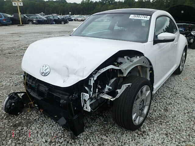 2013 VOLKSWAGEN BEETLE - VIN: 3VWJP7AT2DM614100 - Фото 2