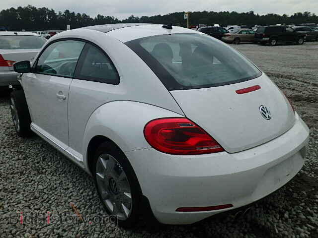 2013 VOLKSWAGEN BEETLE - VIN: 3VWJP7AT2DM614100 - Фото 3