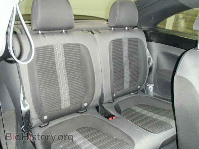 2012 VOLKSWAGEN BEETLE - VIN: 3VWVA7AT1CM661796 - Фото 6