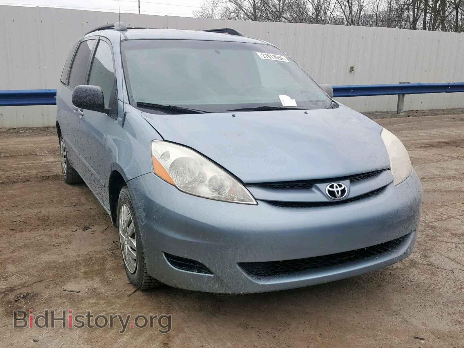 Photo  - TOYOTA SIENNA CE 2006