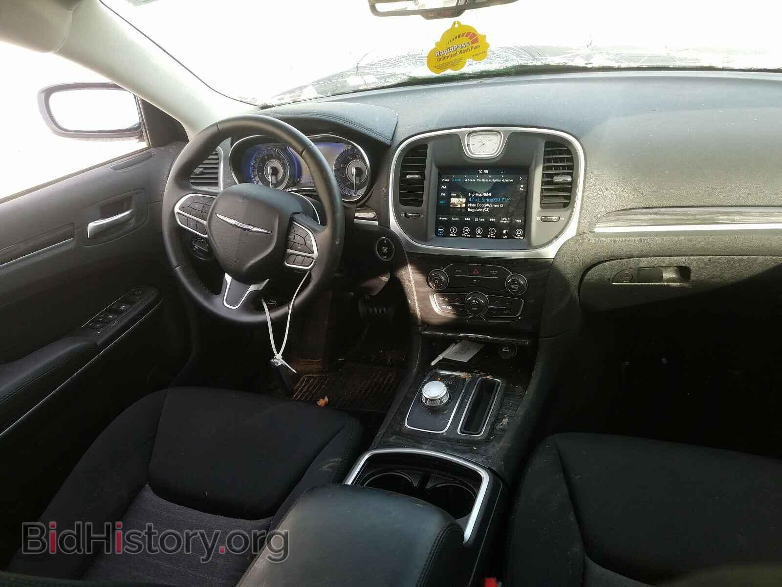 2019 CHRYSLER 300 - VIN: 2C3CCAAG2KH690780 - Фото 9