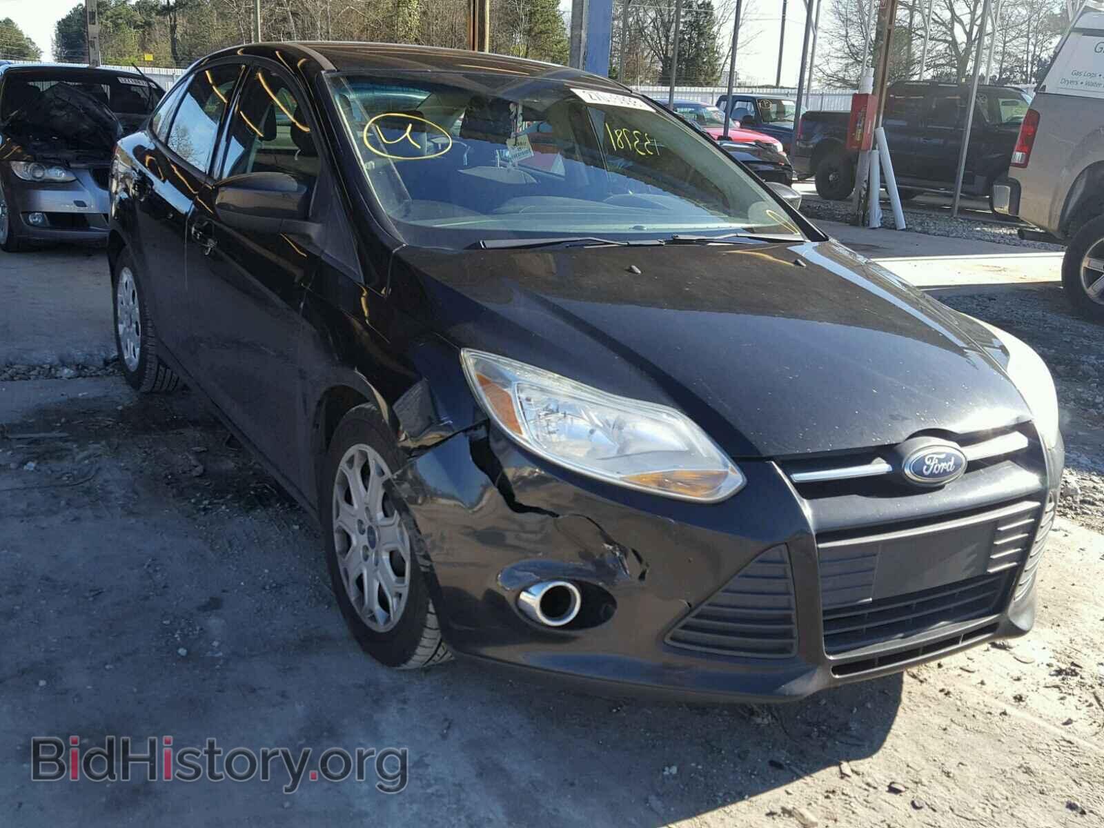Photo 1FAHP3F28CL258378 - FORD FOCUS 2012