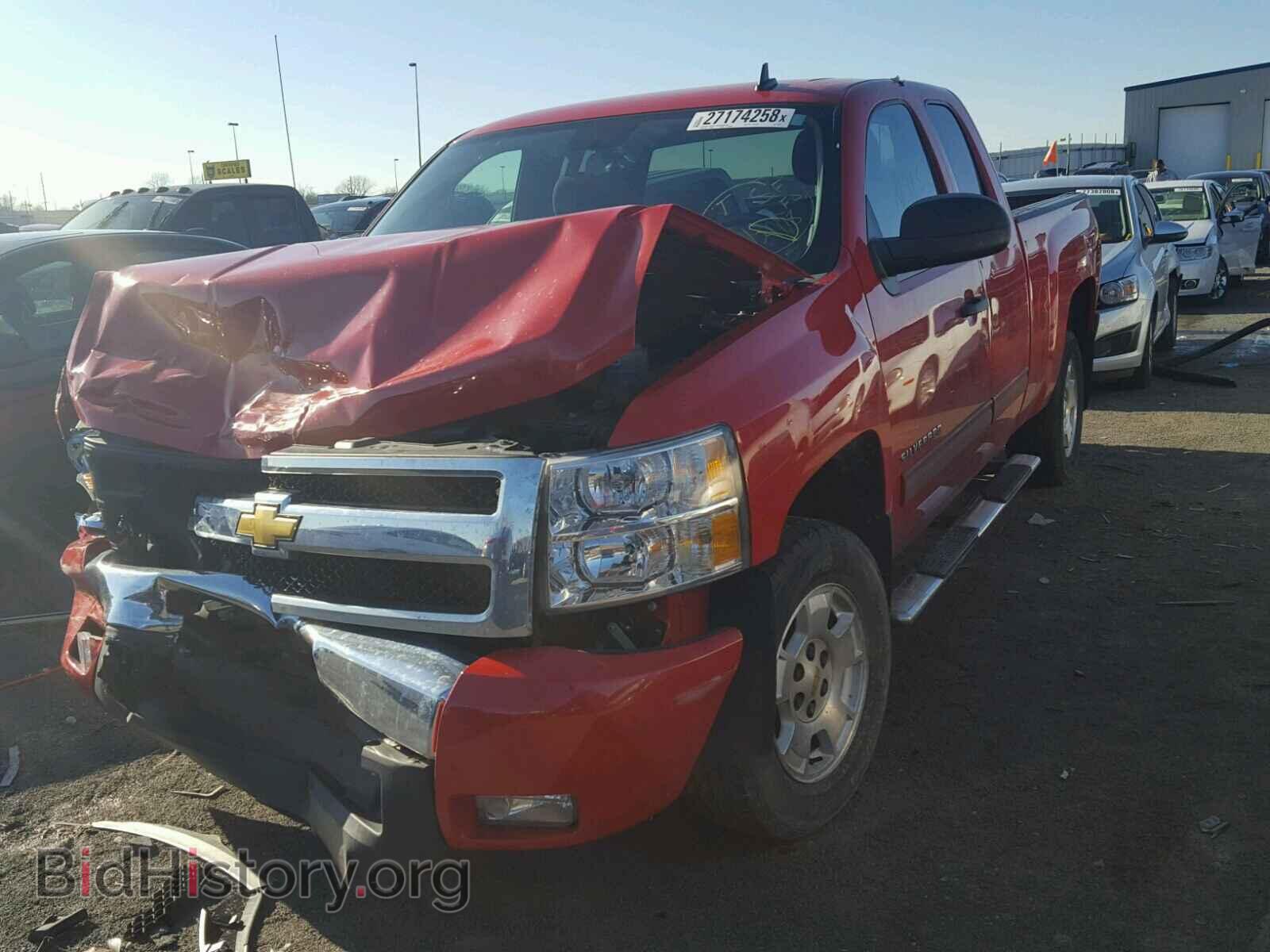 2011 CHEVROLET SILVERADO - VIN: 1GCRCSE07BZ295017 - Фото 2