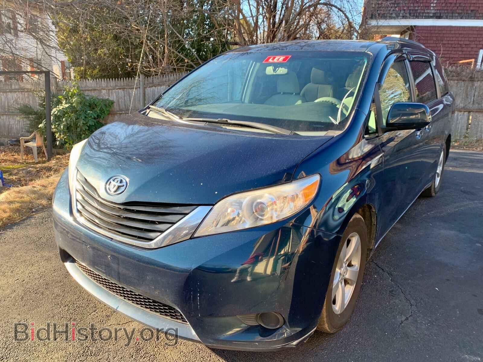Фотография 5TDKK3DC6BS067792 - TOYOTA SIENNA LE 2011