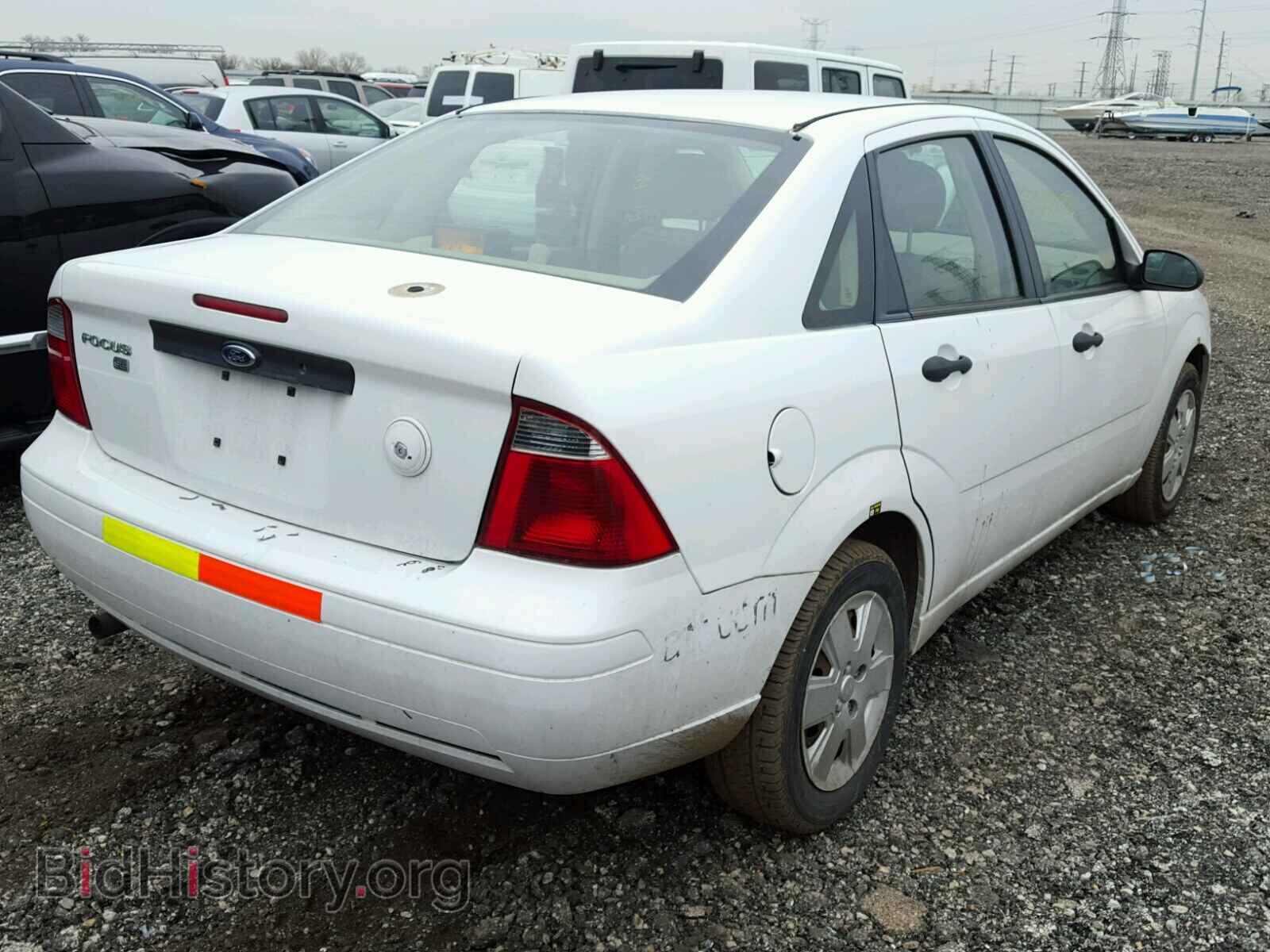 2007 FORD FOCUS - VIN: 1FAHP34N07W354930 - Photo 4