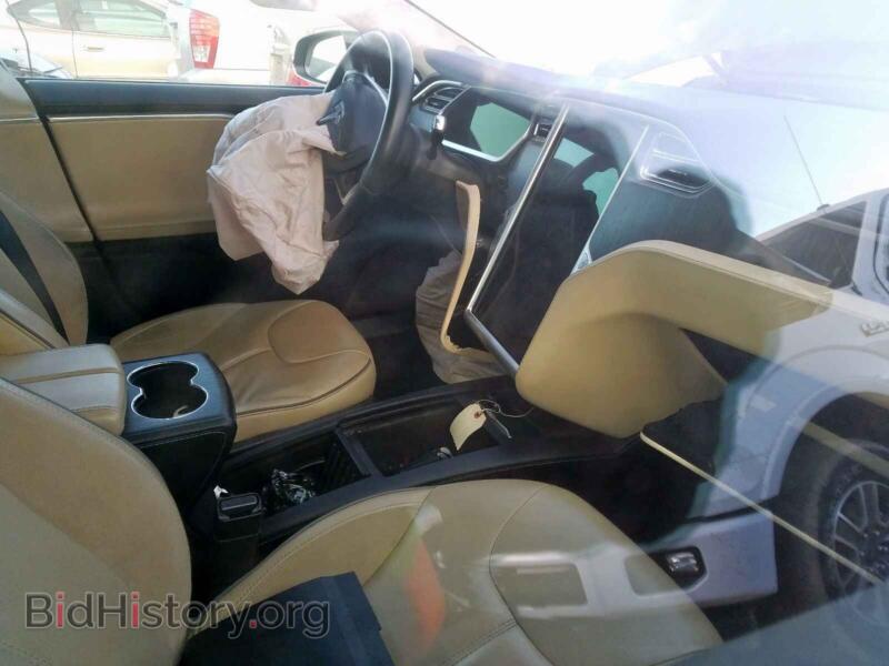 2013 Tesla MODEL S (VIN 5YJSA1CP7DFP03283) — фото 5 из 10