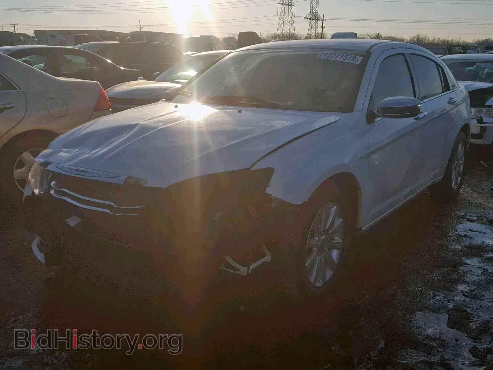 2013 CHRYSLER 200 - VIN: 1C3CCBCG8DN592981 - Photo 2