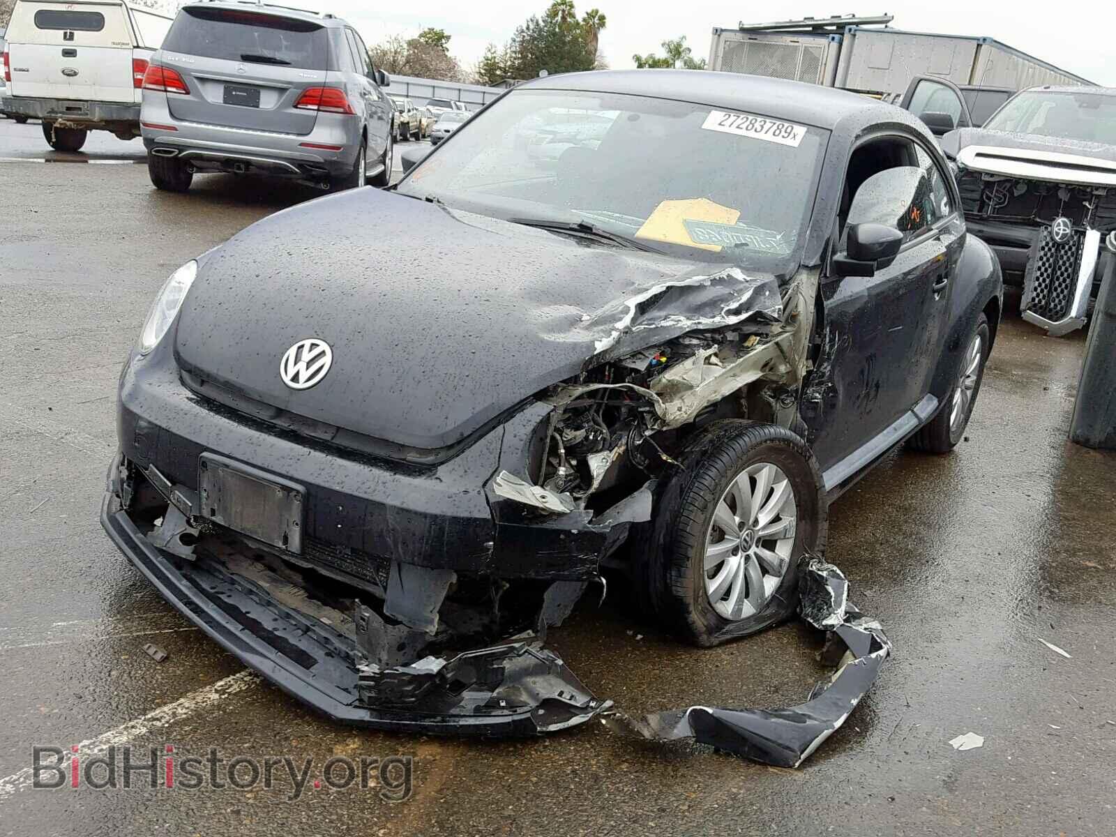2013 VOLKSWAGEN BEETLE - VIN: 3VWFP7ATXDM662062 - Фото 2