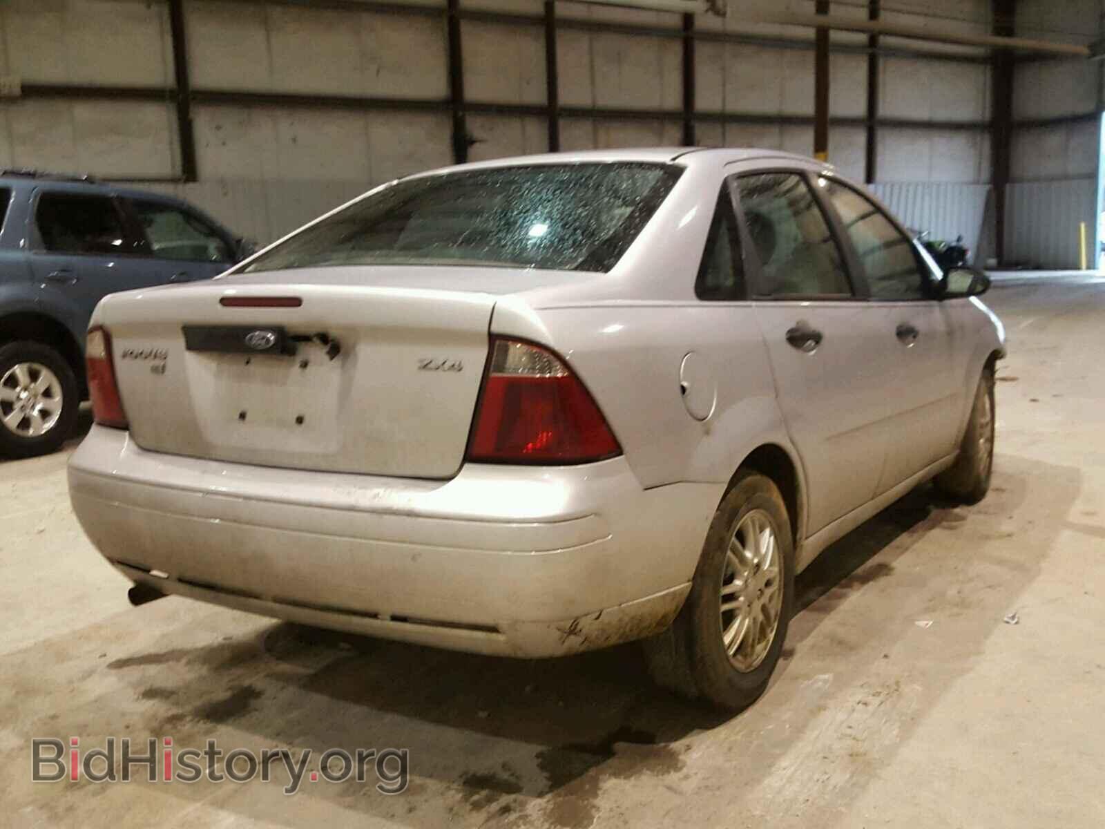2005 FORD FOCUS - VIN: 1FAFP34N75W295704 - Фото 4