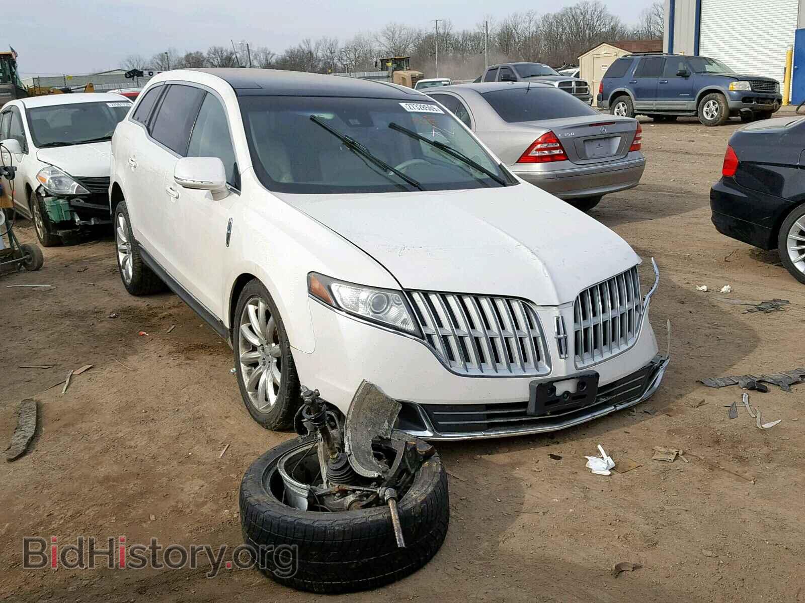 Photo 2LMHJ5AR7ABJ27967 - LINCOLN MKT 2010