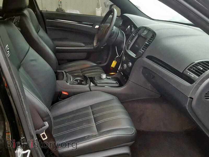 2017 Chrysler 300 (VIN 2C3CCABG4HH599744) — фото 5 из 10