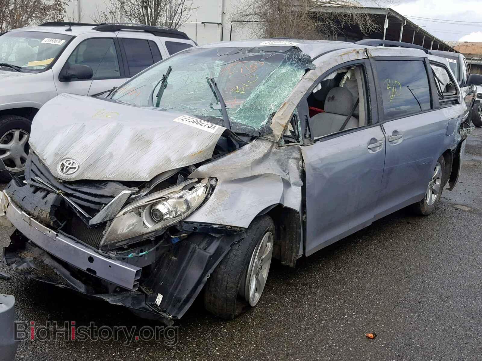2011 TOYOTA SIENNA LE - VIN: 5TDKK3DC8BS024765 - Фото 2