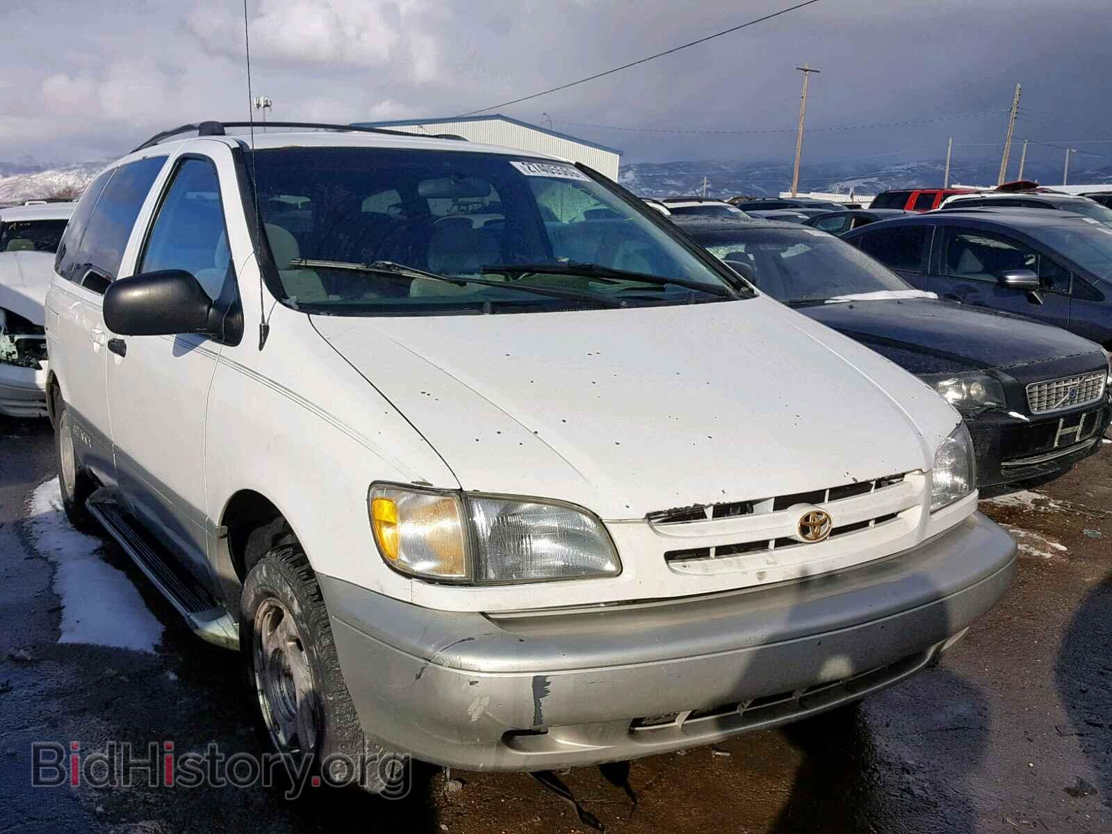 Photo 4T3ZF13C2YU195950 - TOYOTA SIENNA LE 2000
