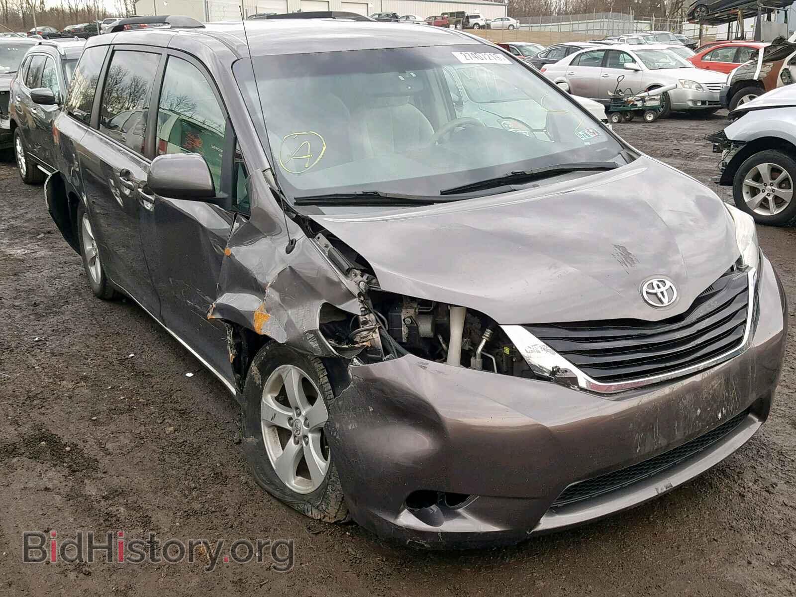 Фотография 5TDKK3DC4BS157698 - TOYOTA SIENNA LE 2011