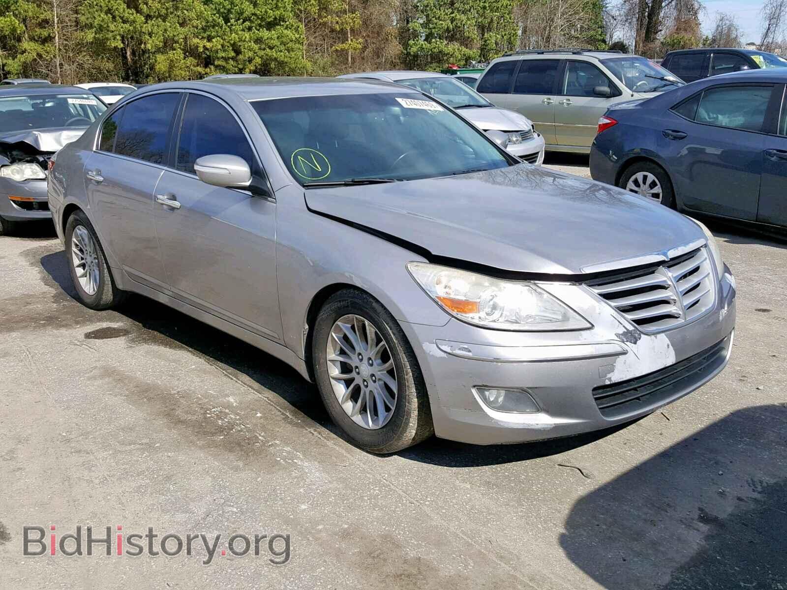 Photo KMHGC46EX9U039602 - HYUNDAI GENESIS 2009
