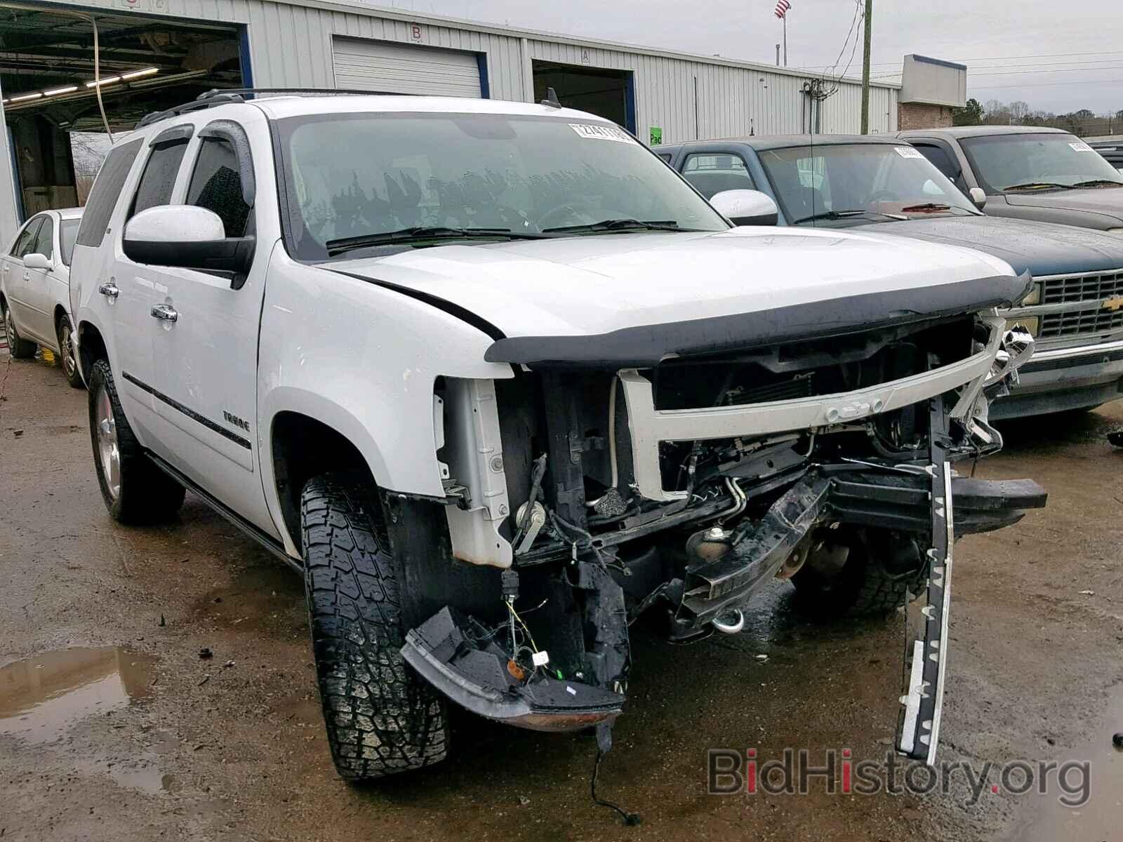 Photo 1GNSKCE00BR109237 - CHEVROLET TAHOE K150 2011