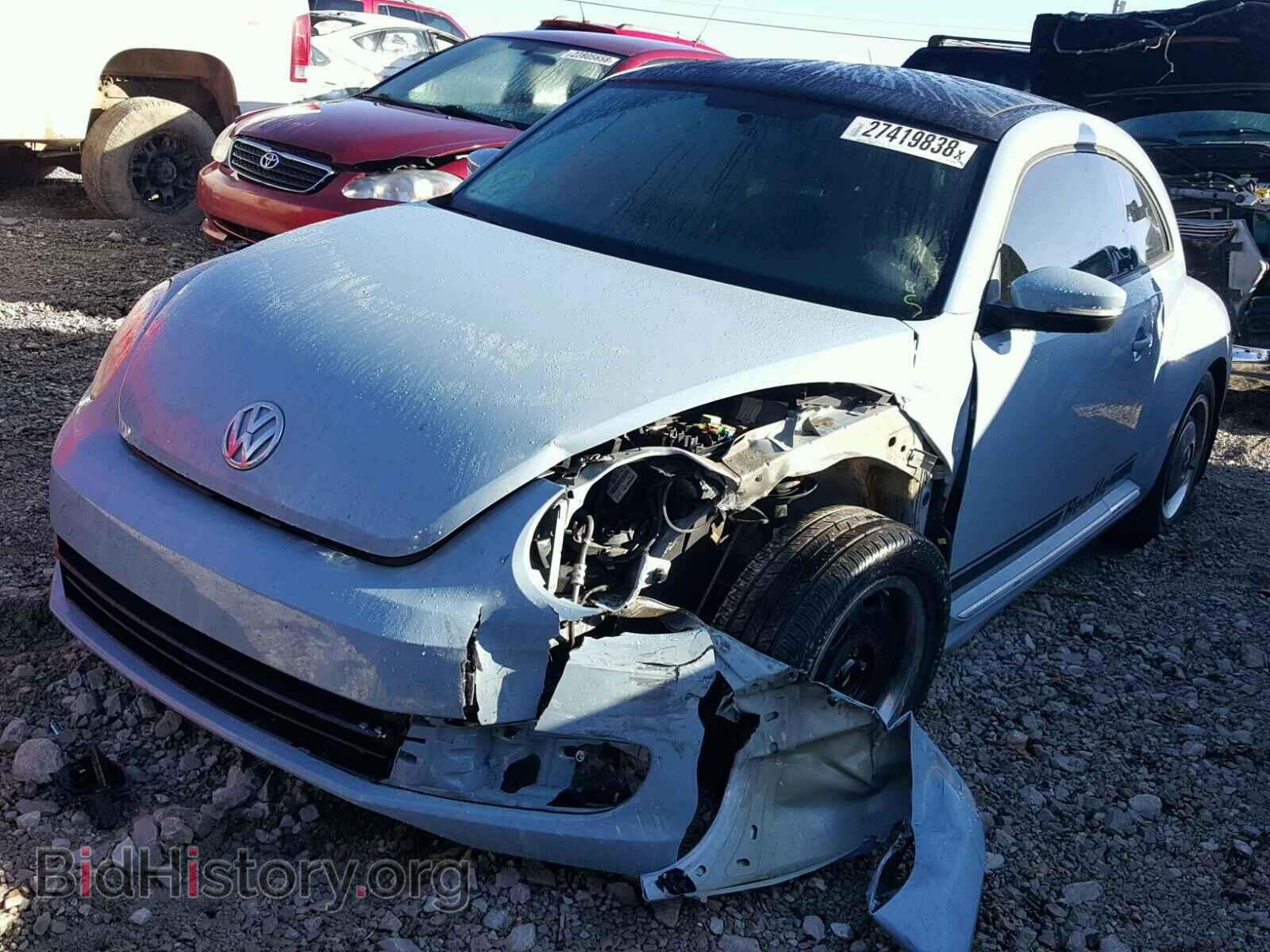 2013 VOLKSWAGEN BEETLE - VIN: 3VWJX7AT3DM645520 - Фото 2